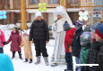 27 декабря 2014 года для жителей района прошли праздники двора по адресу: п. Новобратцево, п. Рождествено, ул. Генерала Белобородова, д.14, корп.2, народные гуляния состоялись на открытой территории около ТЦ «Митино».